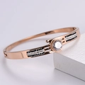 Elegante bracciale in oro rosa con grande zircone centrale e accenti di pietre nere - Oro rosa