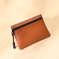 Mini portamonete marrone in pelle PU con texture litchi e cinturino nero con zip - Cuoio