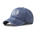 Dunkelblaue Vintage-Baumwoll-Baseballkappe mit weißem Slogan-Stick in Seitenansicht - Verstellbar / Marineblau
