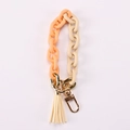 Catena in acrilico con anelli opachi arancioni e beige, chiusura oro e nappina - Arancione e Beige
