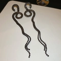 Long snake-shaped tassel earrings in black alloy with sparkling rhinestones for women - Gun Black Twisted Crossed Tassel Style (Silver Needle)
