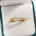 Bague papillon dorée élégante avec gemmes roses et blanches dans un écrin en velours - Or / Style Tissage Creux Papillon (Style 30)