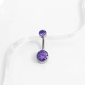 Détail macro du piercing de nombril en titane G23 avec double zircone violette - 1.6*10*5*8 / Argent Titane + Zircon Violet