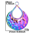 Dimensioni del ciondolo a goccia martellato arcobaleno con 28mm di altezza e 21mm di larghezza - Solo Ciondolo (Senza Catena) / Colorato