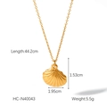 Especificaciones detalladas de tamaño para un collar de acero con colgante de concha - Estilo en Forma de Vieira (HC-N40043)