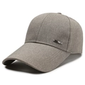 Gorra de béisbol gris claro con textura transpirable y detalle de placa metálica - Ajustable / Gris claro