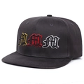 Cappellino snapback nero con ricamo M gotico e visiera piatta in stile hip-hop - Regolabile / Nero