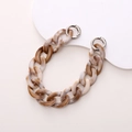Dettaglio catena in acrilico marmorizzato marrone con moschettoni argento per borse - Stile di Liquidazione / Marmo Beige (K266)
