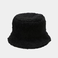 Detailaufnahme der dicken schwarzen Lammfell-Optik eines warmen Winter-Fischerhutes - M (56-58cm) / Schwarz
