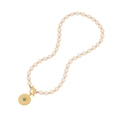 Collana di perle bianche con chiusura a T dorata e ciondolo a sole in turchese - Stile Turchese