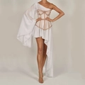 Abito monospalla in chiffon bianco con corpetto a bustino e orlo a balze asimmetrico - M / Bianco