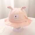 Dettaglio del cappello rosa neonato con orecchie da coniglio 3D e ricamo di fragole - 46cm(5-15 mesi) / Rosa-Coniglio