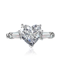 Bague trois pierres avec gemme de cœur transparente et diamants baguette en argent - Ouvert Réglable / Zircone Blanche