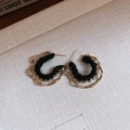 Detail of double-layer earrings featuring golden twisted metal and black velvet textures - Gold Twisted Frame Black Plush Earrings (88#)