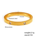 Dettagli anello in acciaio al titanio dorato da 0,3cm con strass, taglie dalla 6 alla 8 - US 6 / A924-Fascia con Strass Intermittenti / Oro