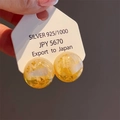 French vintage amber earrings with white dried flowers and gold leaf in 18K matte gold - 925 Sterling Silver Earring Post - Yellow White Base White Shell Flower