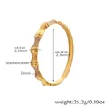 Gros plan du bracelet jonc bambou doré avec dimensions et détails de zircon rose - Bracelet Bambou Doré avec Zircon Rose (Z457)