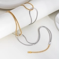 Nahaufnahme der gold-silbernen Schlangenkette mit Karabinerverschluss und Verlängerung - Zweifarbiges Schlangenkette Schmuckset (Halskette + Armband) (YYSU025022)