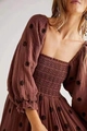 Ziegelrotes Midikleid mit Karree-Ausschnitt, Laternenärmeln und floralen Stickereien - Dunkelbraun