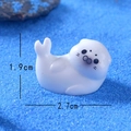 Mini statuina di leone marino bianco 2,7cm per decorazione micro paesaggio fai da te - Foca con la Coda in Su