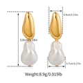 Detalle de metal bañado en oro de 18K con perla barroca y medidas del producto - Estilo Perla (KE1386-2)