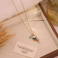 Goldene Edelstahlkette mit farbenfrohem Emaille-Vogelanhänger und grüner Perle - Bunter Vogel Stil (4#Bird)