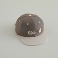 Dettaglio del cappellino a righe per bambini con simpatico orsetto ricamato e scritta 'Good' - 52-54cm (3-8 Anni) / Bianco Sporco