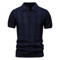Gedetailleerde macro-opname van de donkerblauwe gebreide poloshirt met verticale lijnen - S / Marineblauw
