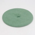 Boina clásica de lana verde menta en tela suave con un estilo artístico retro - M (56-58cm) / Verde claro