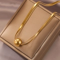 Collar de doble capa dorado con colgante de bola, cadena de serpiente y de cuentas - Collar de bola de doble capa / Dorado