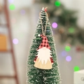 Gnomo di Natale in legno con cappello a quadri rossi appeso all'albero di Natale - Stile 9