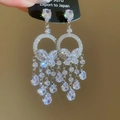 Détail de boucles d'oreilles vintage papillon avec chaînes de cristal et gouttes de gemmes - Style Goutte Papillon Strass Argent (25# Tige en Argent)