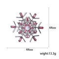 Broche flocon argentée avec cristal rose et perle, taille 44x44mm, poids de 13,3g - Flocon de Gemme Rose (2413)