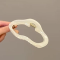 Eleganter beiger Cloud-Haarclip in Wolkenform mit Marmor-Textur-Harz-Oberfläche - Meerjungfrau Irisierend (Creme Marmor)