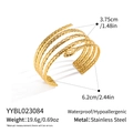 Makroansicht des goldenen Schlangenarmreifs mit Details zur Textur und den Abmessungen - Gold Schlangen Stil (YYBL023084)
