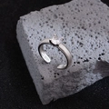 Bague ouverte en argent S925 avec anneau rayé et oxyde de zirconium brillant - Bague ouverte rayée à une pierre / JZ0185
