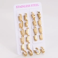 Set mit 12 Paar goldenen U-förmigen Edelstahl-Ohrringen auf einer weißen Displaykarte - 11*17mm / Gold