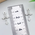Ciondolo croce argento vintage con scala di misura 28mm per la creazione di gioielli fai da te - Croce Argento Antico 10x21mm