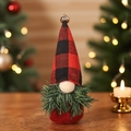 Gnomo de Navidad de pie con gorro de cuadros rojos y negros y barba de agujas de pino - Gnomo a cuadros rojos y negros