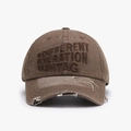 Casquette de baseball marron foncé délavée avec broderie et bordure effilochée - café