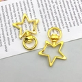Goldener sternförmiger Schlüsselanhänger mit Drehring für DIY-Schmuckherstellung - Goldener Stern-Schlüsselanhänger 23*33mm