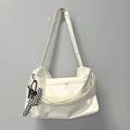 Sac de sport blanc crème de grande capacité avec un charme de poupée à damier sur le côté - Blanc + Nœud