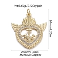 Macro detail of 18K gold MOM heart pendant with cross and dimensions of 30x25mm - Dbn147-08 / 18K Gold