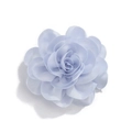 Elegante spilla a rosa in tessuto celeste con petali 3D per accessori da donna - Bianco