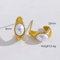 Orecchini a cerchio in acciaio inossidabile placcati oro 14K con perla bianca e texture - Forma a C Dorata a Costine Perla