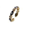 Vue détaillée de la bague œil maléfique dorée avec émail bleu et cristaux pavés - Noir