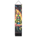 Détail d'une tapisserie chakra avec symboles colorés et pompons noirs pour déco murale - 32.5x130cm / Symboles de Chakra