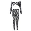 Detailansicht der schwarzen floralen Spitze und Nähte des zweiteiligen Outfit-Sets - S / Schwarz