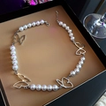 Zilveren sterrenketting met witte parels en vlinderbedels in een sieradendoosje - 17# Ketting