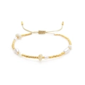 Bracelet bohème avec perles d'eau douce, billes TOHO dorées et fermoir tissé réglable - Style Perles de Rocaille Dorées Perle Irrégulière (BLS240005A)